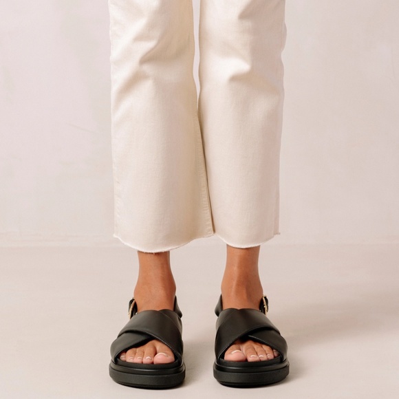 ALOHAS designer sandals - Picture 2 of 10